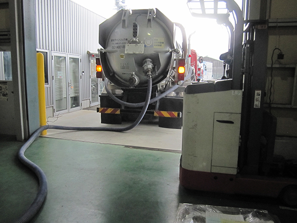 水の入れ替え作業